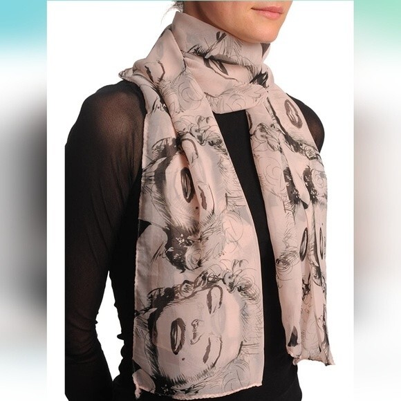 Marilyn Monroe On Soft Pink - Pink Designer Scarf - Picture 4 of 4